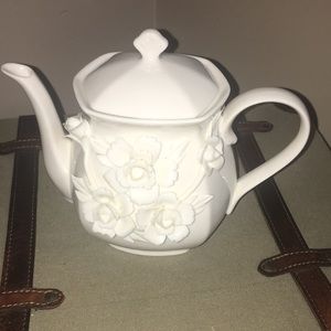 Goldfinger and Co.Teapot